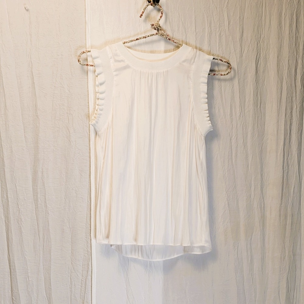 Skies are Blue Flowy Ruffled SS Shirt Sweater Material Arms & Neck Lightweight S